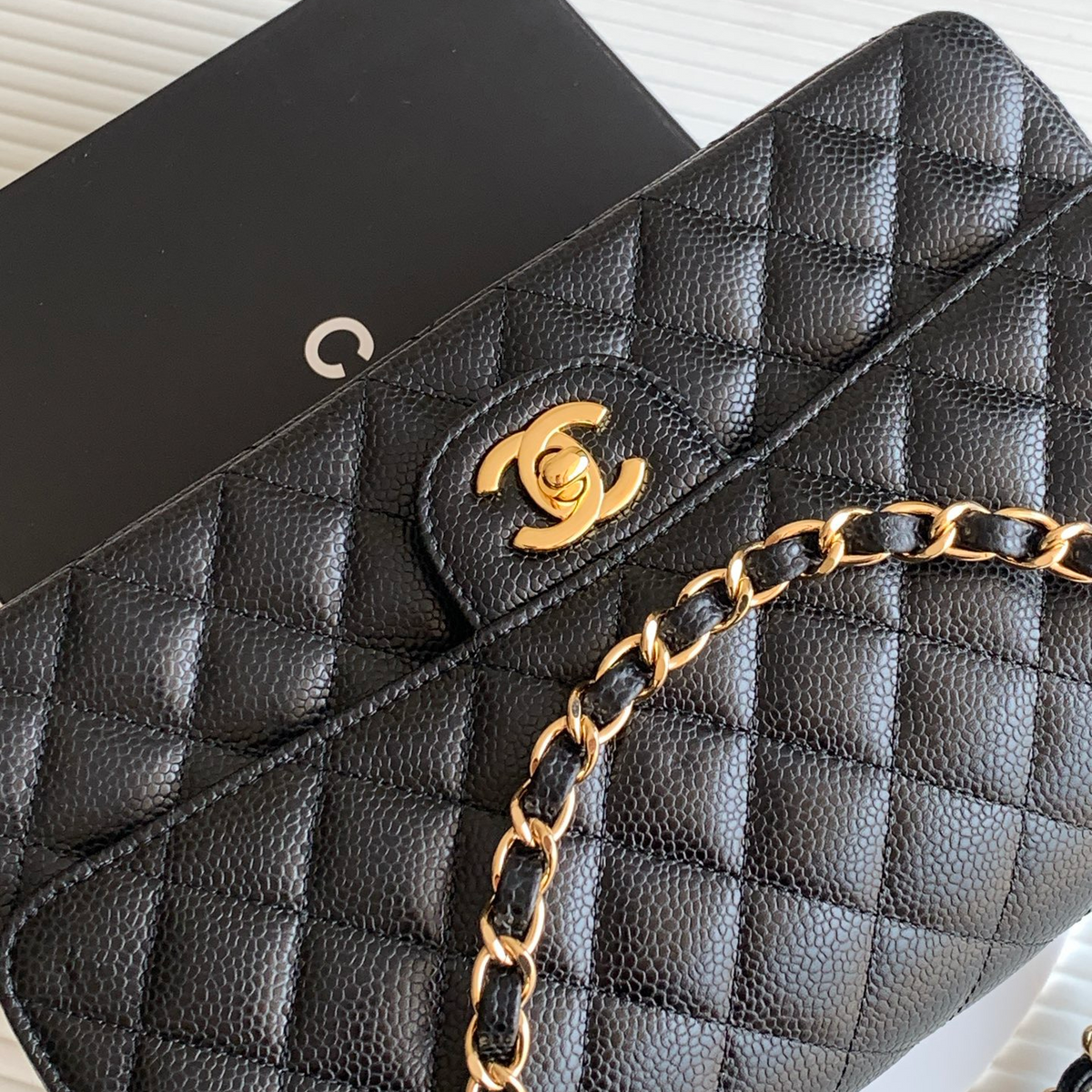 Sunves CC Pebble Medium Bag (25cm) — quilted shoulder bag with a chain strap