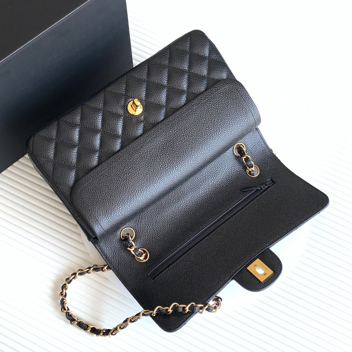 Sunves CC Pebble Medium Bag (25cm) — open flap showing the inner pocket and chain strap