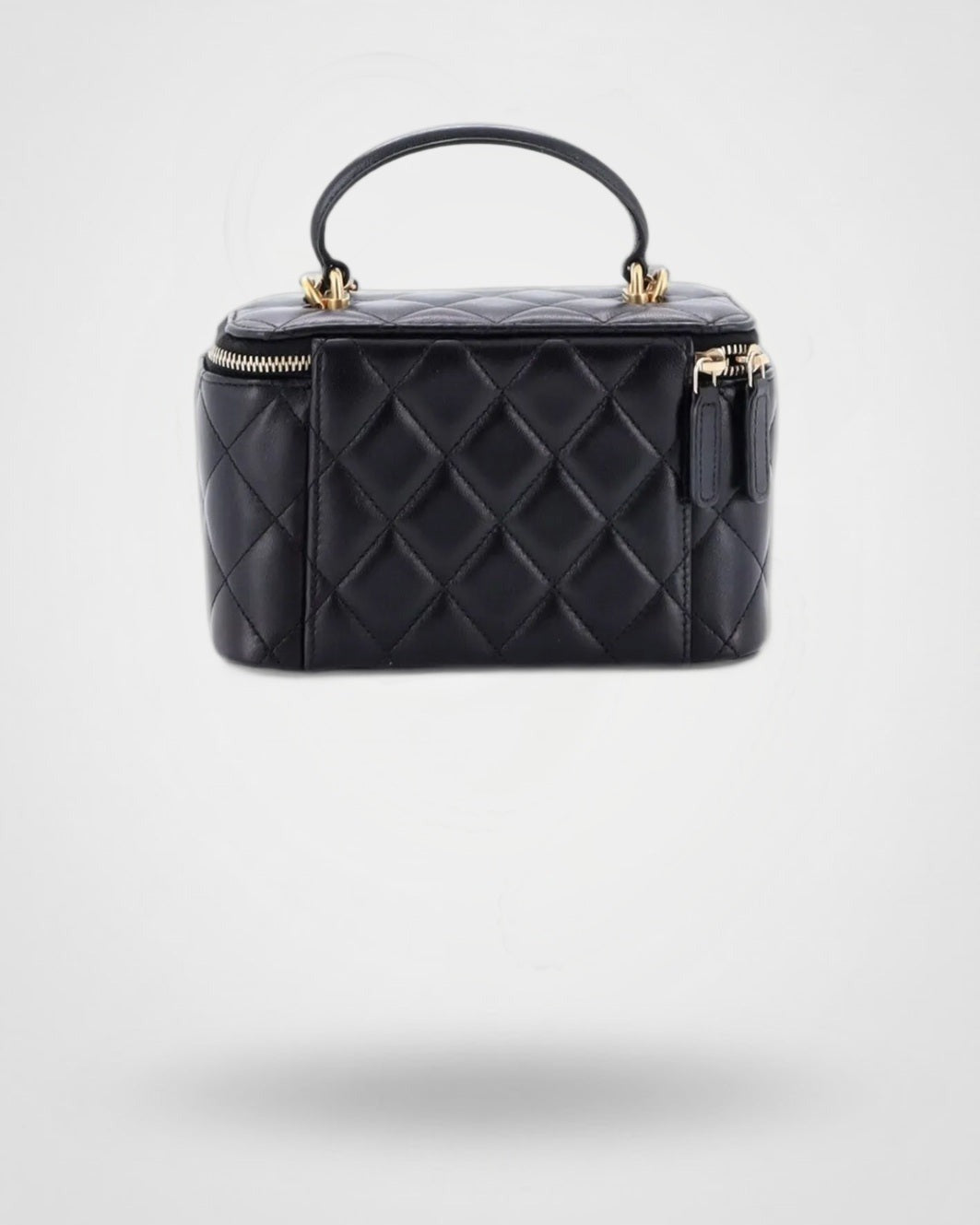SUNVES CC VANITY BAG — front view of the quilted vanity case with top handle