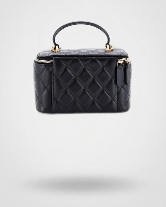 SUNVES CC VANITY BAG — front view of the quilted vanity case with top handle