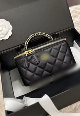 SUNVES MEDIUM VANITY BAG in Black, quilted vanity case with a top handle and chain strap
