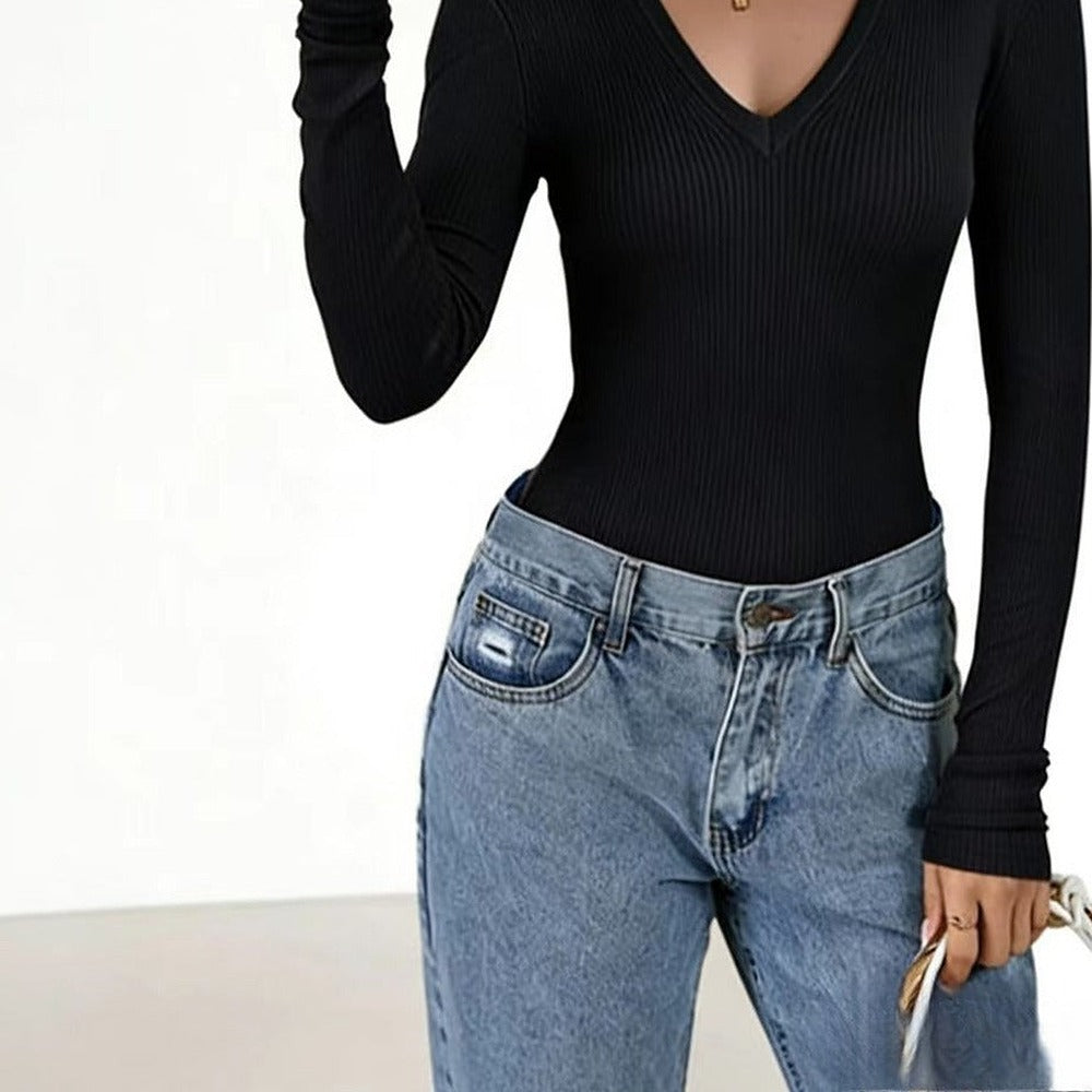 Sunves Ribbed V-Neck Top in black, front